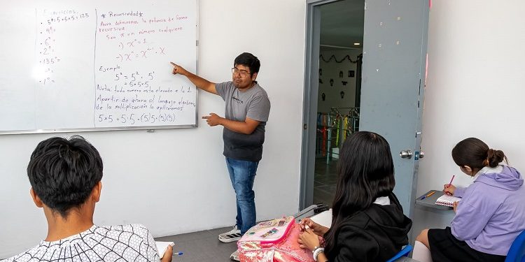 Mantiene DIF Puebla Capital inscripciones abiertas al programa de regularización para educación primaria y secundaria en Centro de Día