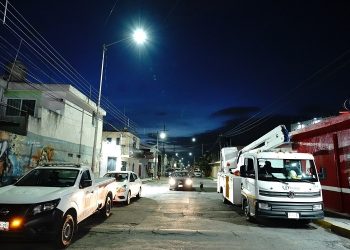 Entrega Gobierno de la Ciudad 77 luminarias con LED en 20 de Noviembre y La Loma