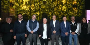 Inauguran Pepe Chedraui y Arquidiócesis de Puebla nueva iluminación de la Catedral