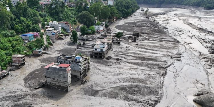 Mientras el Himalaya se derrite, las inundaciones mortales se convierten en la nueva normalidad