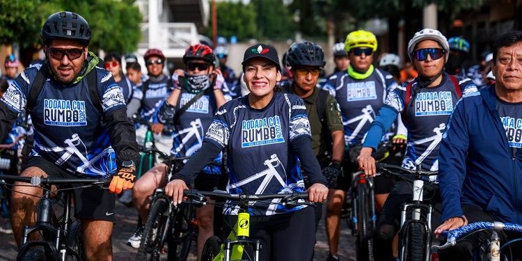 Promueve Lupita Cuautle el uso responsable de la bicicleta y la convivencia familiar en San Andrés Cholula