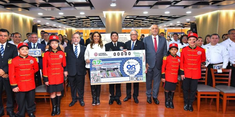 Presentan billete de lotería para celebrar 98 aniversario del Aeropuerto Internacional Benito Juárez Ciudad de México
