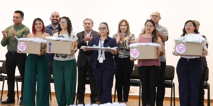 Ceci Arellano Entrega Equipo Médico A Cinco Hospitales Mediante Obra Comunitaria
