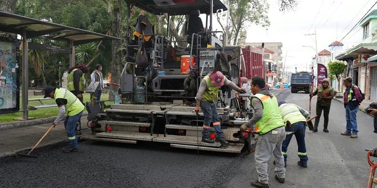 Supervisa Edil Capitalino avances del Tren Capitalino de Pavimentación en avenida 16 de Septiembre