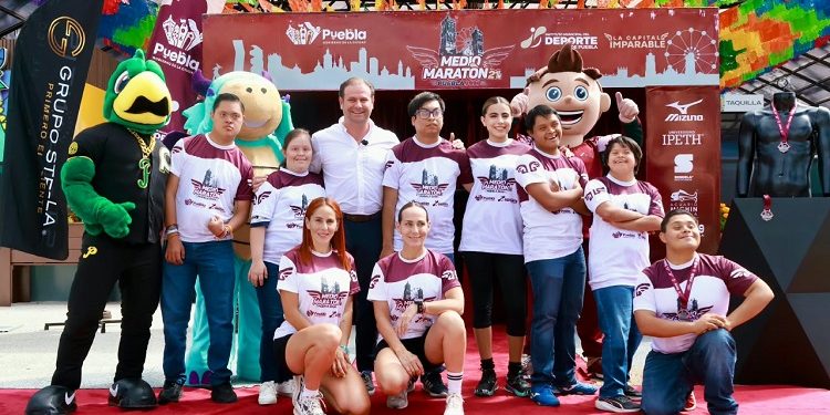 Presenta Gobierno de Pepe Chedraui playera y medalla del Medio Maratón 21K Puebla 2026