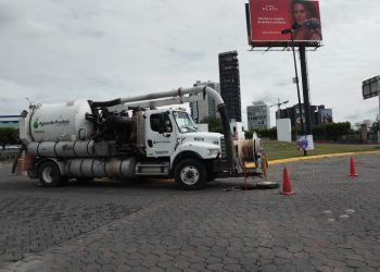 Desazolve y Limpieza intensiva permanente a la red de drenaje realizan las brigadas de Agua de Puebla ante las intensas lluvias