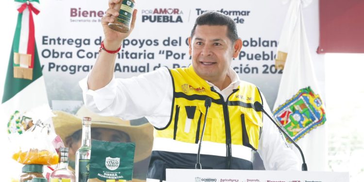 Campo y obra comunitaria transforman la vida de las familias de Tehuacán