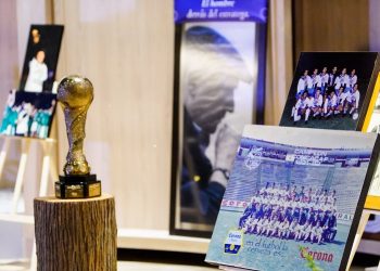 Bosque Eterno honra el legado de Manuel Lapuente con un homenaje a su vida dentro y fuera de las canchas