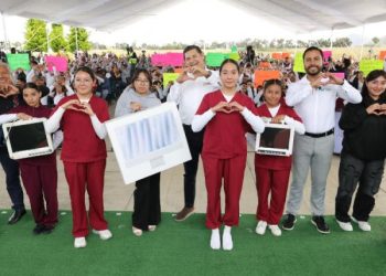 Promueve gobierno estatal educación, tecnología y energía limpia en Oriental