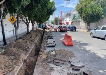 Agua de Puebla sustituye la red de agua potable sobre la 25 Sur, de la Diagonal 19, a la 37 poniente